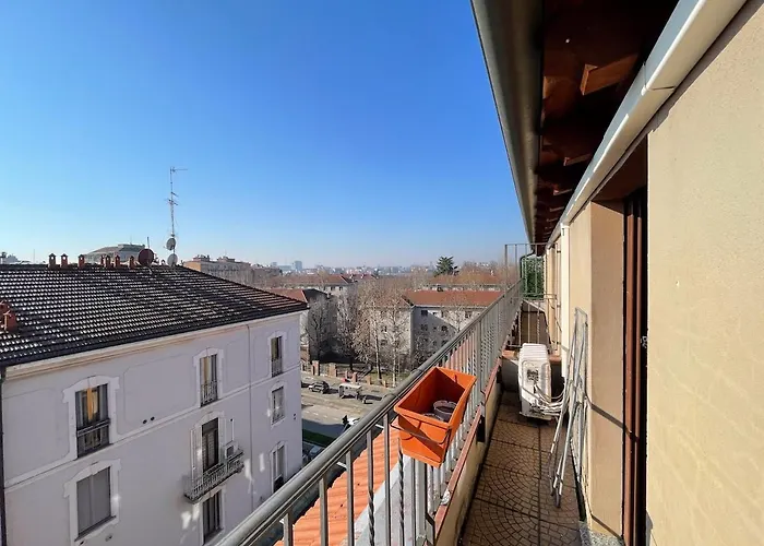 Urban Nest 2, Spacious, Wifi And Near The Red Metro