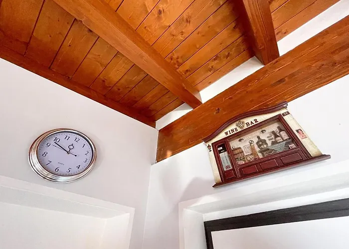 Urban Nest 2, Spacious, Wifi And Near The Red Metro